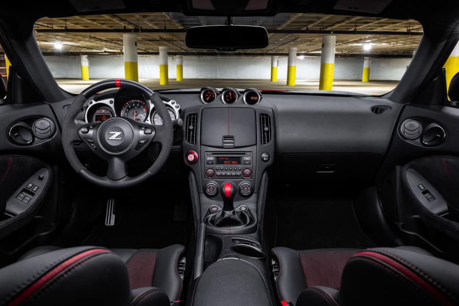 Торпедо Nissan 370Z 50th Anniversary (Z34) 2019 года  (NA) (фото 6 из 29)